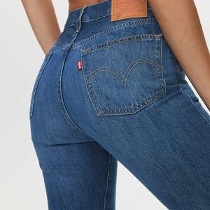 Aritzia- Levi’s 501 - iconic straight fit size 27